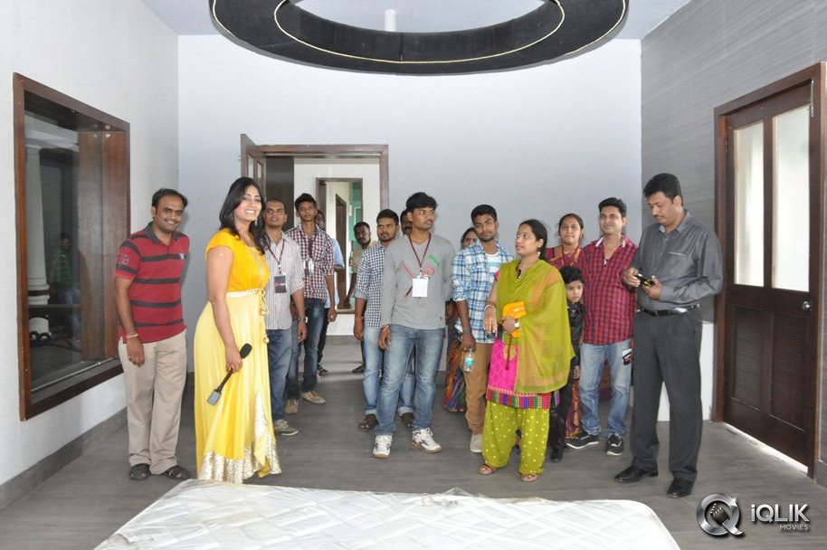 Nagarjuna-Meets-Docomo-Manam-Contest-Winners